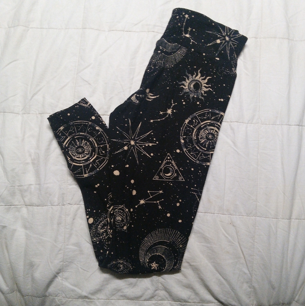 No Boundaries Women's Black and White leggings